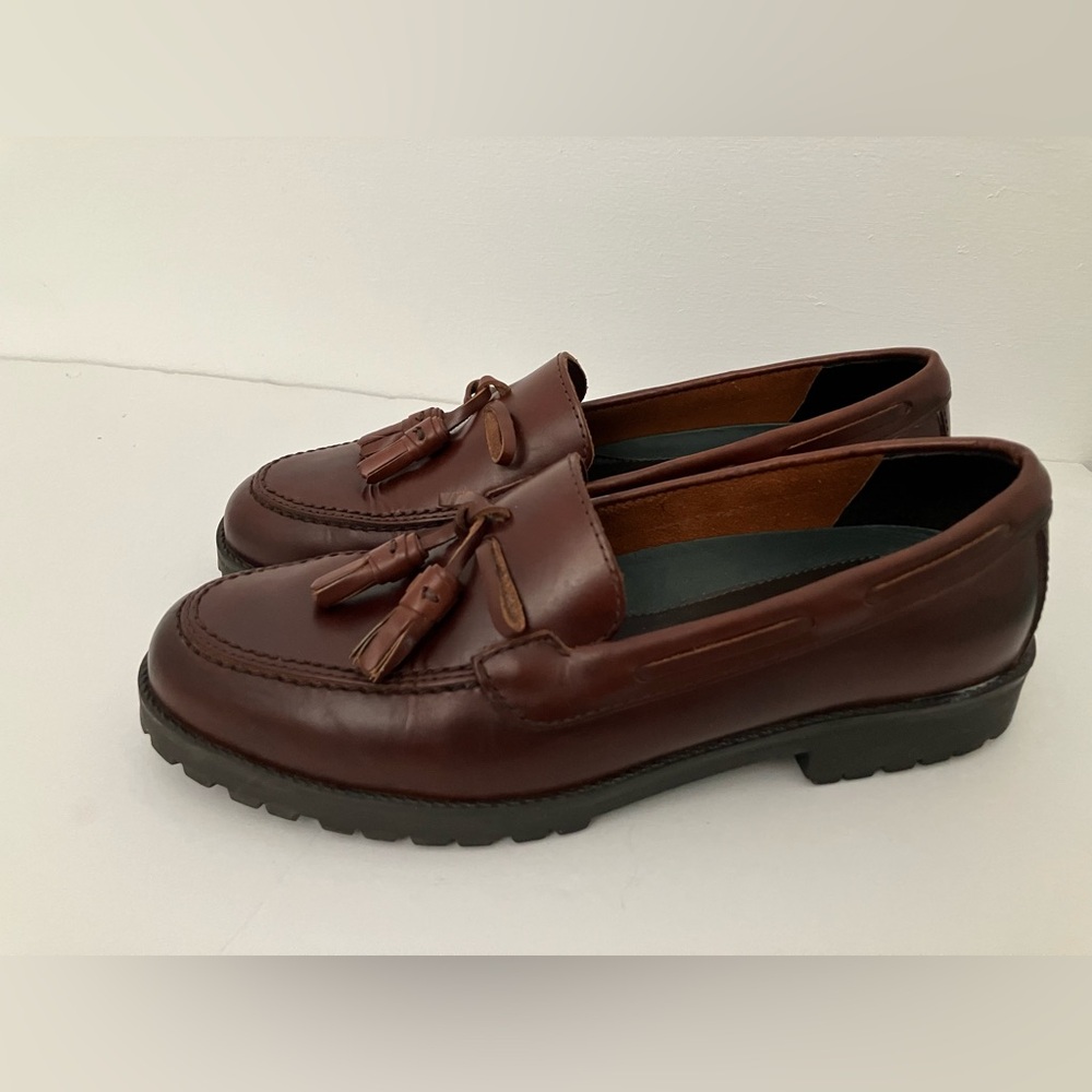 GH Bass Loafer with tassels and lug sole. Size 8. Brown.